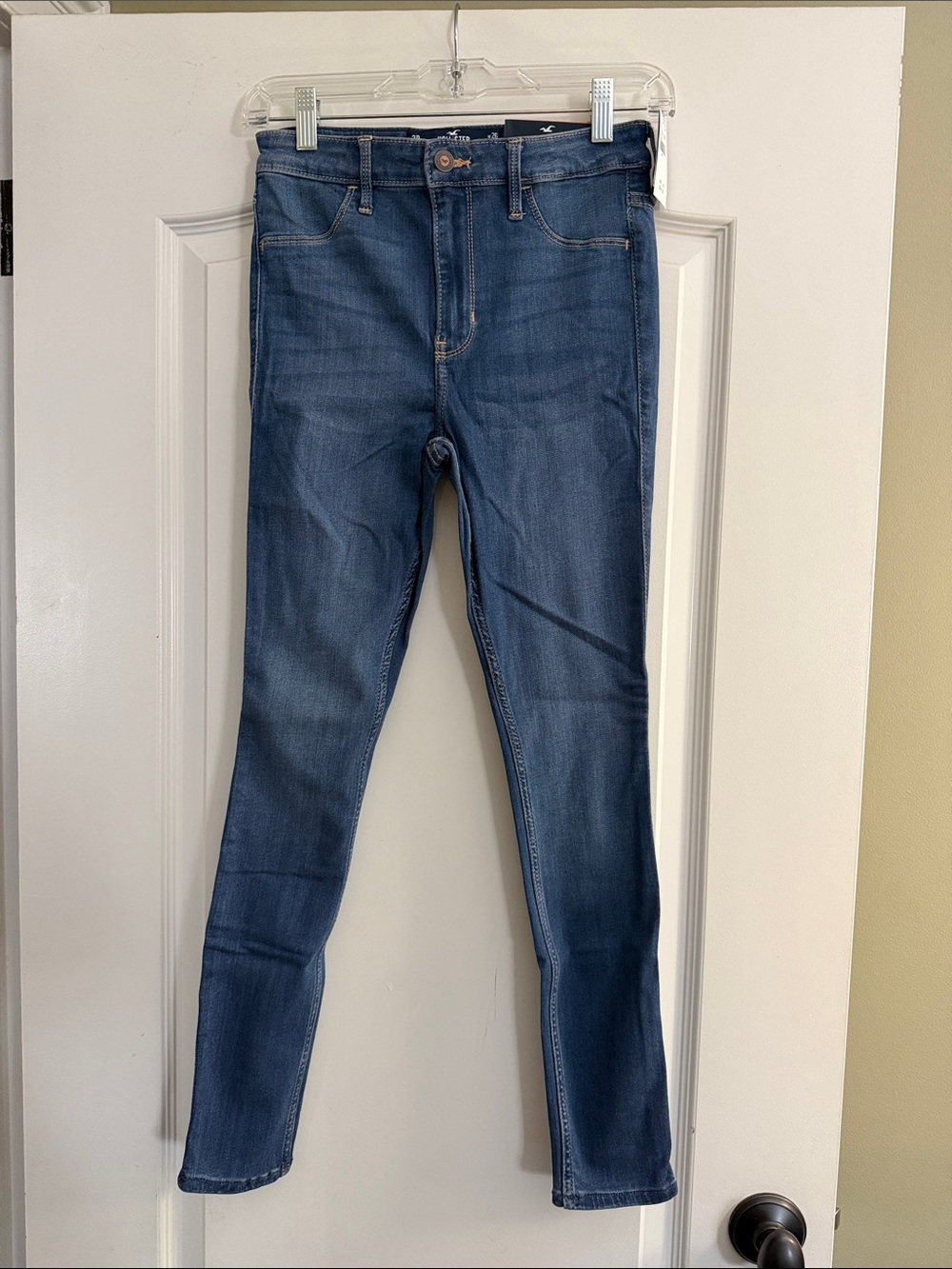 Hollister Women's Skinny Jeans in Medium Blue Wash